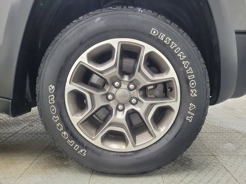 Used 2020 Jeep Cherokee Trailhawk w/ Cold Weather Group AWD/4WD image 31