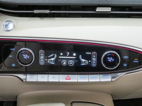 Certified 2023 Genesis GV70 2.5T Advanced w/ Advanced Package image 18