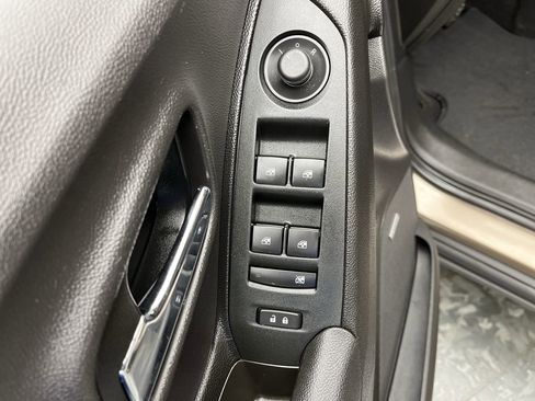 Used 2019 Chevrolet Trax LT w/ Sun & Sound Package AWD/4WD image 8