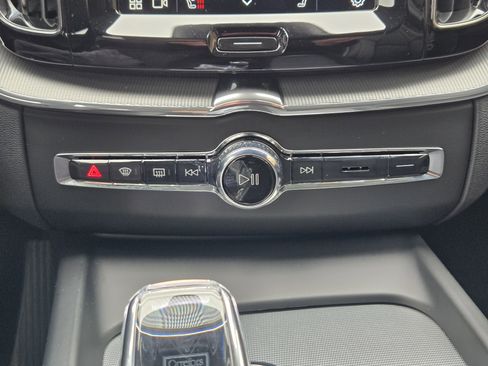 Used 2023 Volvo XC60 B5 Ultimate w/ Climate Package image 29
