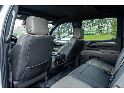 Used 2023 Chevrolet Silverado 1500 ZR2 w/ Technology Package image 12