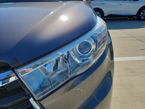 Used 2014 Toyota Highlander Limited image 9