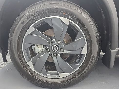 New 2025 Nissan Rogue SV image 12