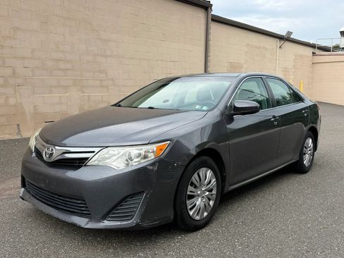 Used 2014 Toyota Camry LE FWD image 3