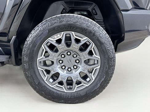 Used 2025 GMC Hummer EV 3X image 32