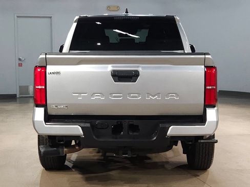 Certified 2025 Toyota Tacoma SR5 AWD/4WD image 6
