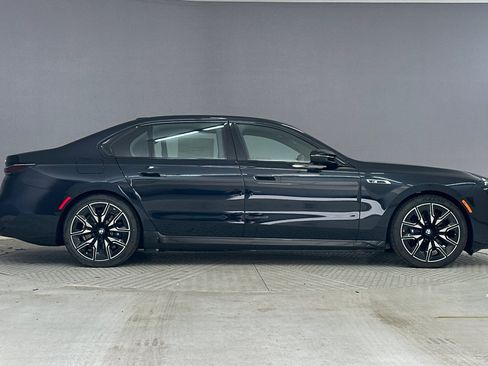 New 2026 BMW i7 M70 w/ Premium Package image 7