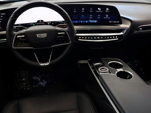 Used 2024 Cadillac Lyriq Luxury AWD/4WD image 18