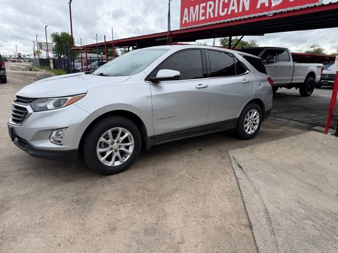 Used 2018 Chevrolet Equinox LT FWD image 3