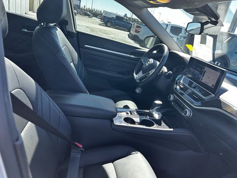 Used 2023 Nissan Altima 2.5 SR w/ SR Premium Package image 13