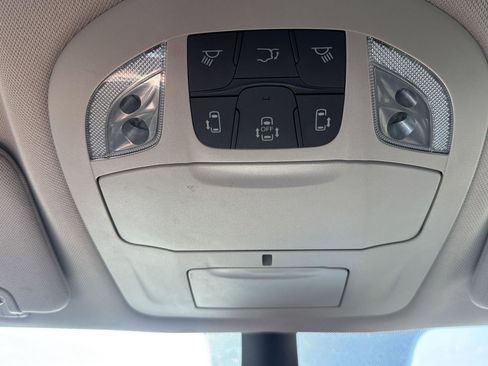Used 2023 Chrysler Pacifica Touring-L FWD image 29