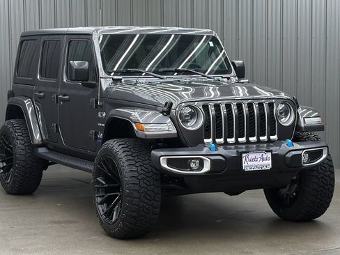 Used 2023 Jeep Wrangler Unlimited Sahara w/ Cold Weather Group AWD/4WD image 7