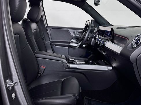 Certified 2022 Mercedes-Benz GLB 250 image 7