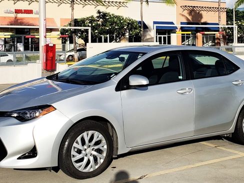 Used 2018 Toyota Corolla LE image 1