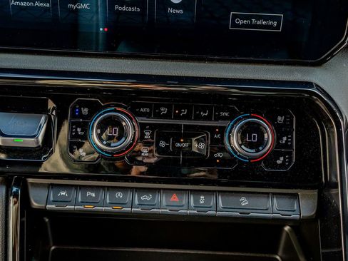 Used 2024 GMC Sierra 1500 AT4 w/ Technology Package image 26