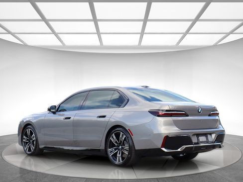 Used 2023 BMW i7 xDrive60 AWD/4WD image 6