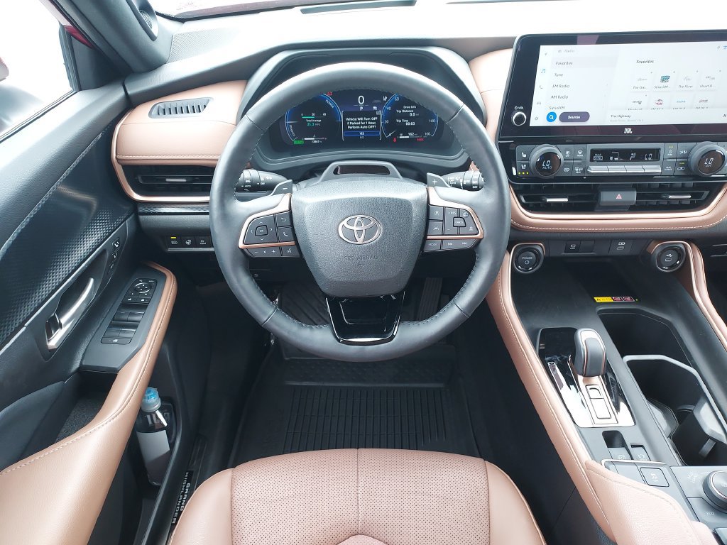 Used 2025 Toyota Grand Highlander AWD Hybrid image 16