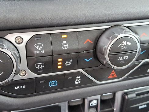 Certified 2025 Jeep Wrangler Unlimited Sahara AWD/4WD image 11