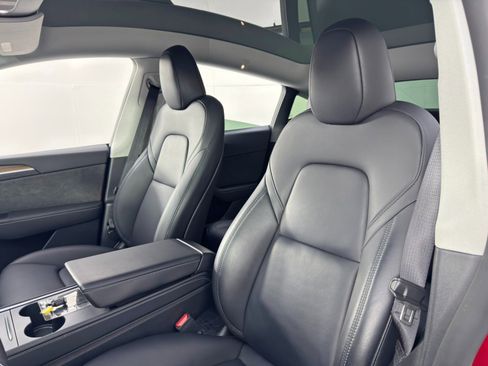 Used 2024 Tesla Model Y Performance image 39