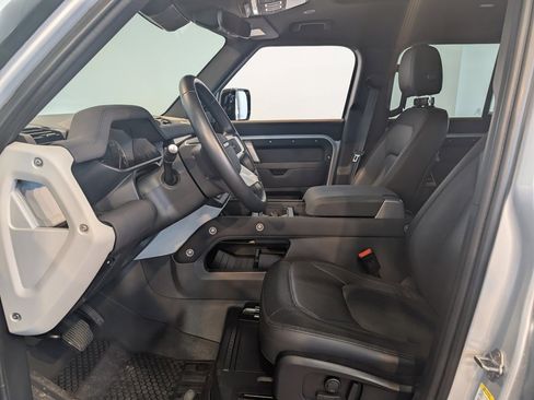 Used 2023 Land Rover Defender 110 X-Dynamic SE image 12
