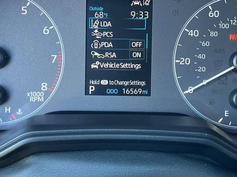 Used 2025 Toyota Corolla LE image 23