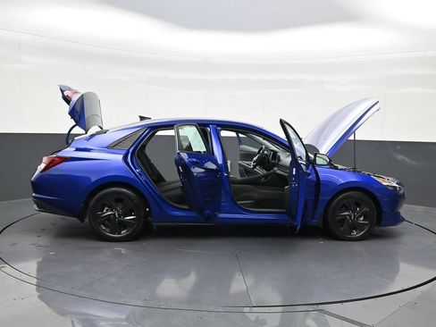 Used 2023 Hyundai Elantra SEL FWD image 32