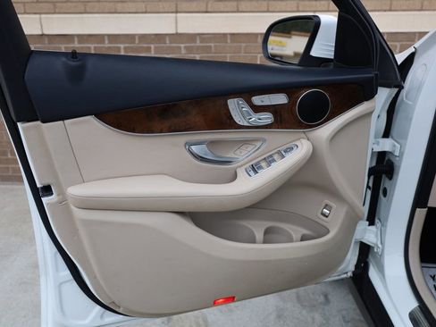 Used 2017 Mercedes-Benz GLC 300 4MATIC image 12