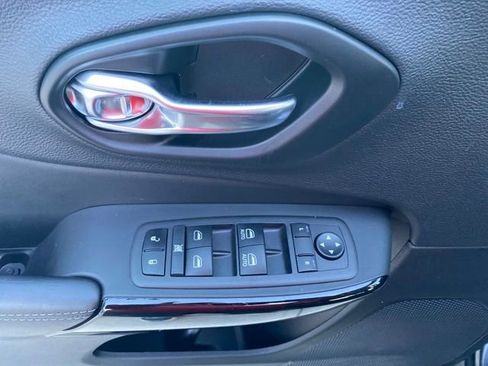 Used 2023 Jeep Cherokee Altitude Lux image 18