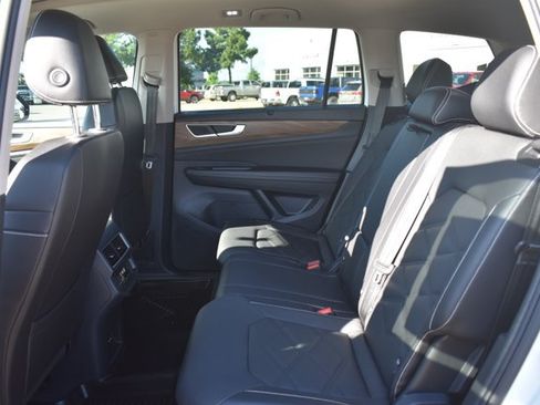 Used 2025 Volkswagen Atlas SE w/ Panoramic Sunroof Package FWD image 15