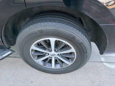 Used 2018 Ford Expedition XLT w/ Equipment Group 202A image 8