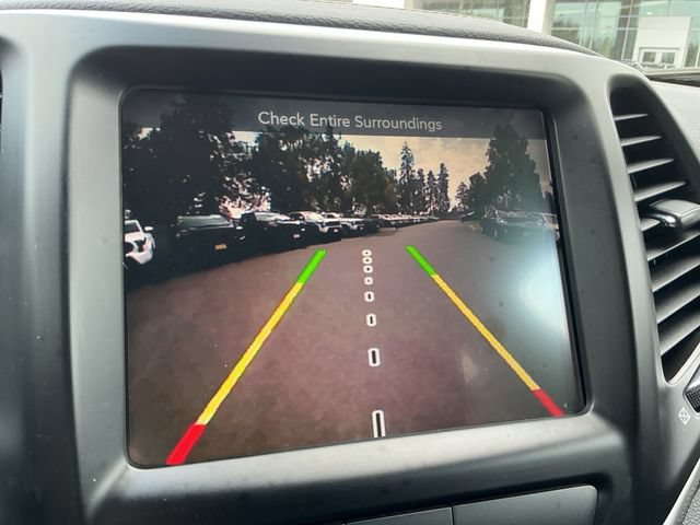 Used 2018 Jeep Cherokee Latitude Plus w/ Comfort/Convenience Group AWD/4WD image 16