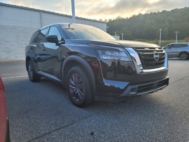 Used 2024 Nissan Pathfinder S FWD image 3