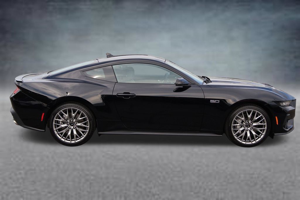 Used 2025 Ford Mustang GT Premium RWD image 2