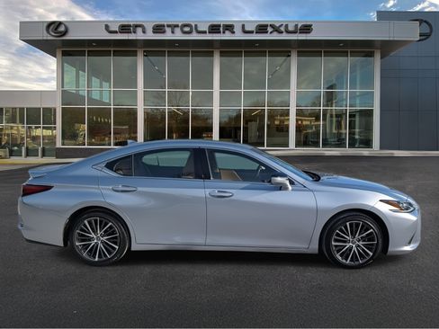 Used 2023 Lexus ES 350 w/ Premium Package image 2
