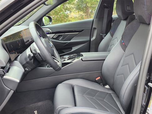 Certified 2025 BMW 530i xDrive w/ M Sport Package image 8