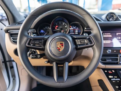 Certified 2026 Porsche Macan AWD/4WD image 6