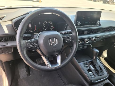 Used 2025 Honda CR-V LX image 9