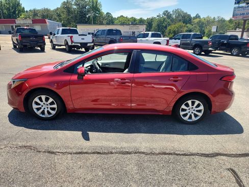 Used 2021 Toyota Corolla LE FWD image 5
