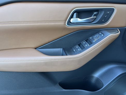 Used 2025 Nissan Rogue Platinum w/ Tech Package image 10