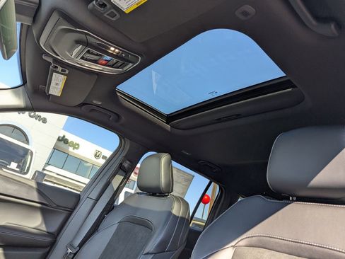 New 2025 Jeep Grand Cherokee L Altitude image 29