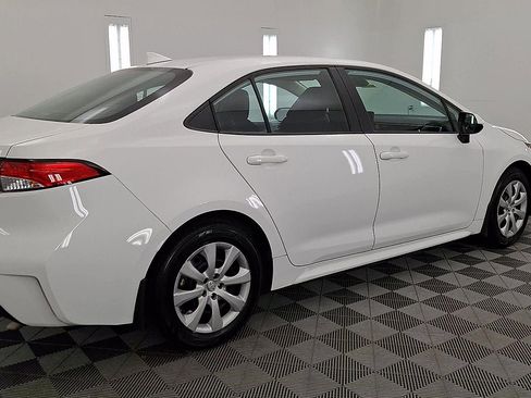 Certified 2022 Toyota Corolla LE image 4