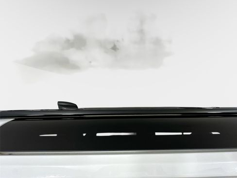 Used 2021 Land Rover Defender 90 First Edition image 11