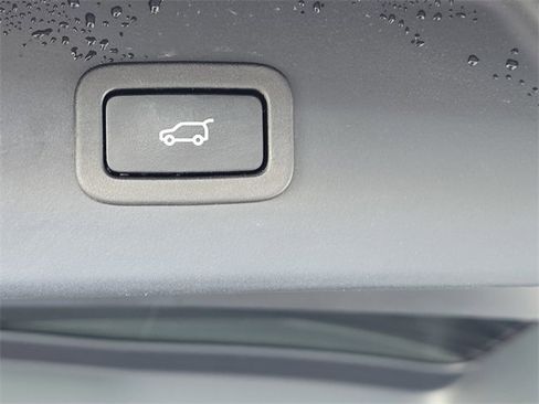 Used 2019 Land Rover Range Rover HSE image 16