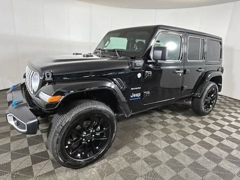 Used 2024 Jeep Wrangler Unlimited Sahara AWD/4WD image 6
