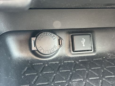 Used 2021 Toyota RAV4 LE AWD/4WD image 28