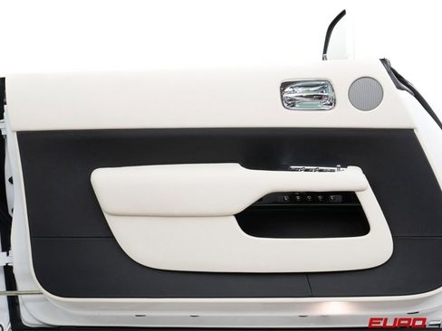 Used 2018 Rolls-Royce Dawn image 24