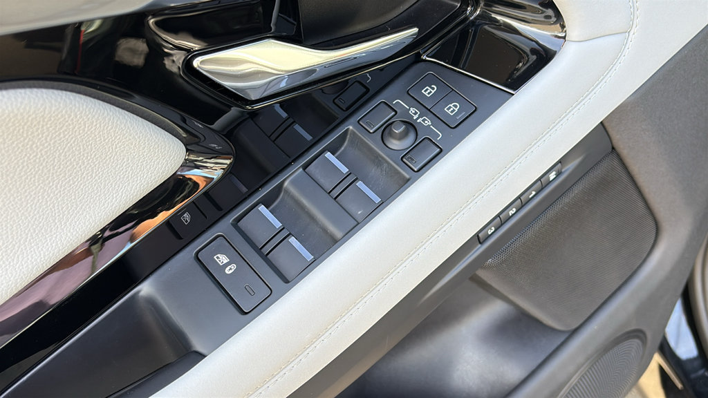 Certified 2023 Land Rover Range Rover Evoque R-Dynamic SE AWD/4WD image 11