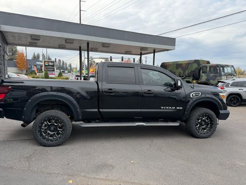 Used 2018 Nissan Titan SV w/ SV Convenience Package image 6