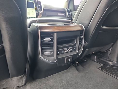 Used 2022 RAM 1500 Laramie AWD/4WD image 12