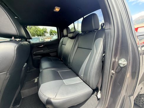Used 2019 Toyota Tacoma TRD Off-Road w/ TRD Premium Off Road Package AWD/4WD image 19